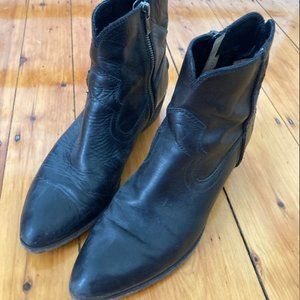 Women's Frye Ray Seam Short Boots(Size 9)